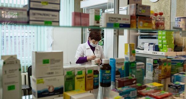 Selección de medicamentos contra gusanos na farmacia